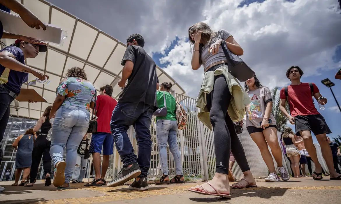 Número de jovens que não estudam nem trabalham cresce para 5 4 milhões