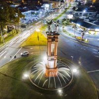 Iluminação cênica destaca monumentos e parques nas noites curitibanas