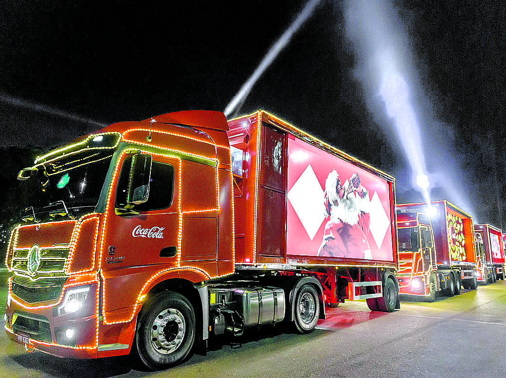 Caravana de Natal da Coca-Cola passa por Curitiba e SJP neste sábado | XV  Curitiba