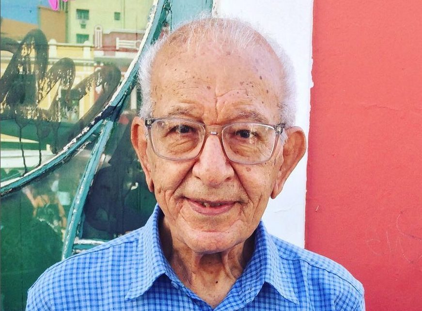 Quero ajudar quem não tem condição, diz idoso de 88 anos que dá aulas de inglês  grátis no PR