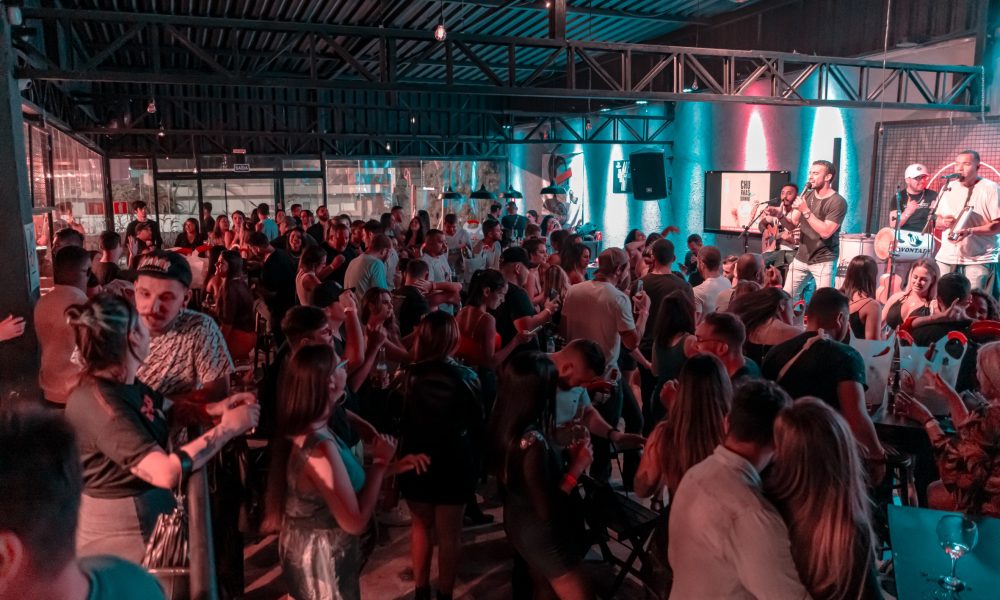 Bar de Curitiba promove Open de vinho e música ao vivo nesta quarta