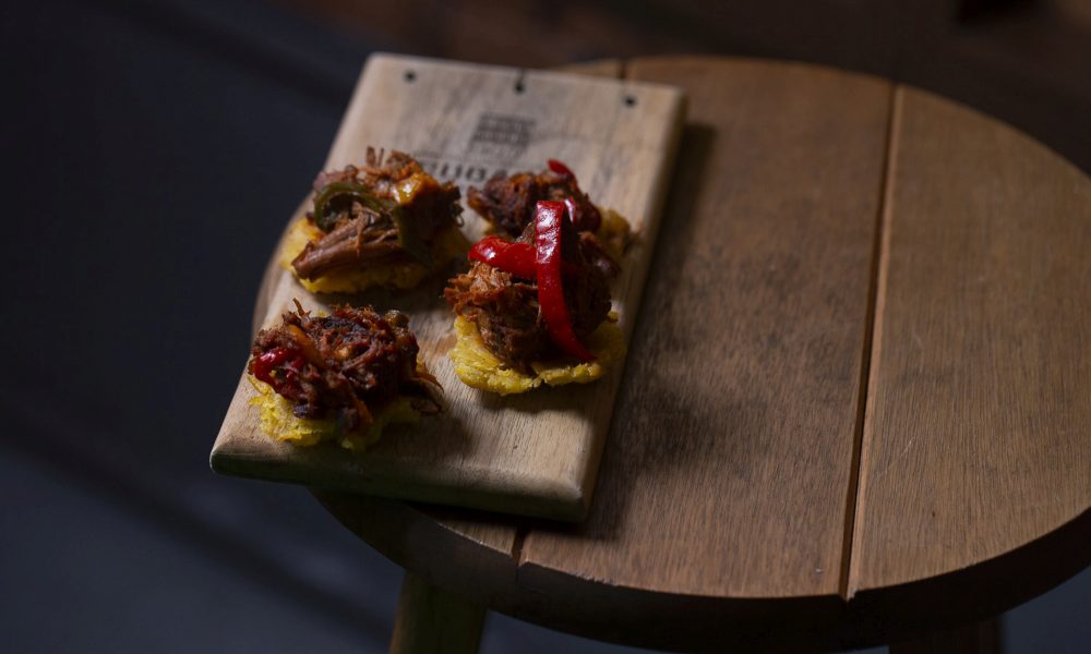 Carne ao estilo cubano vira petisco em bar de Curitiba