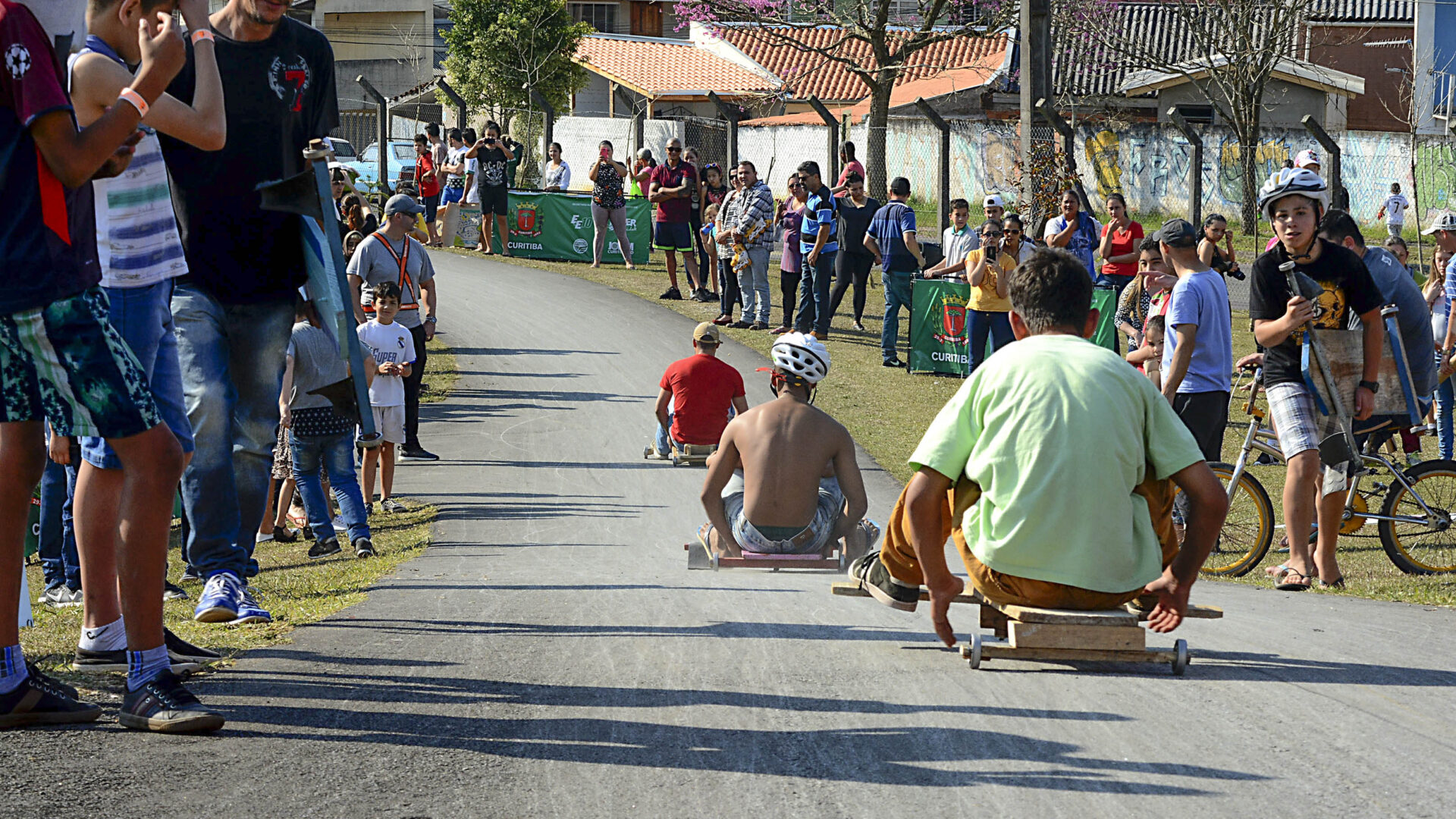 Fim de semana tem corrida infantil Família Folhas, caminhada, Jogos do Piá e piscina em Curitiba; tudo de graça