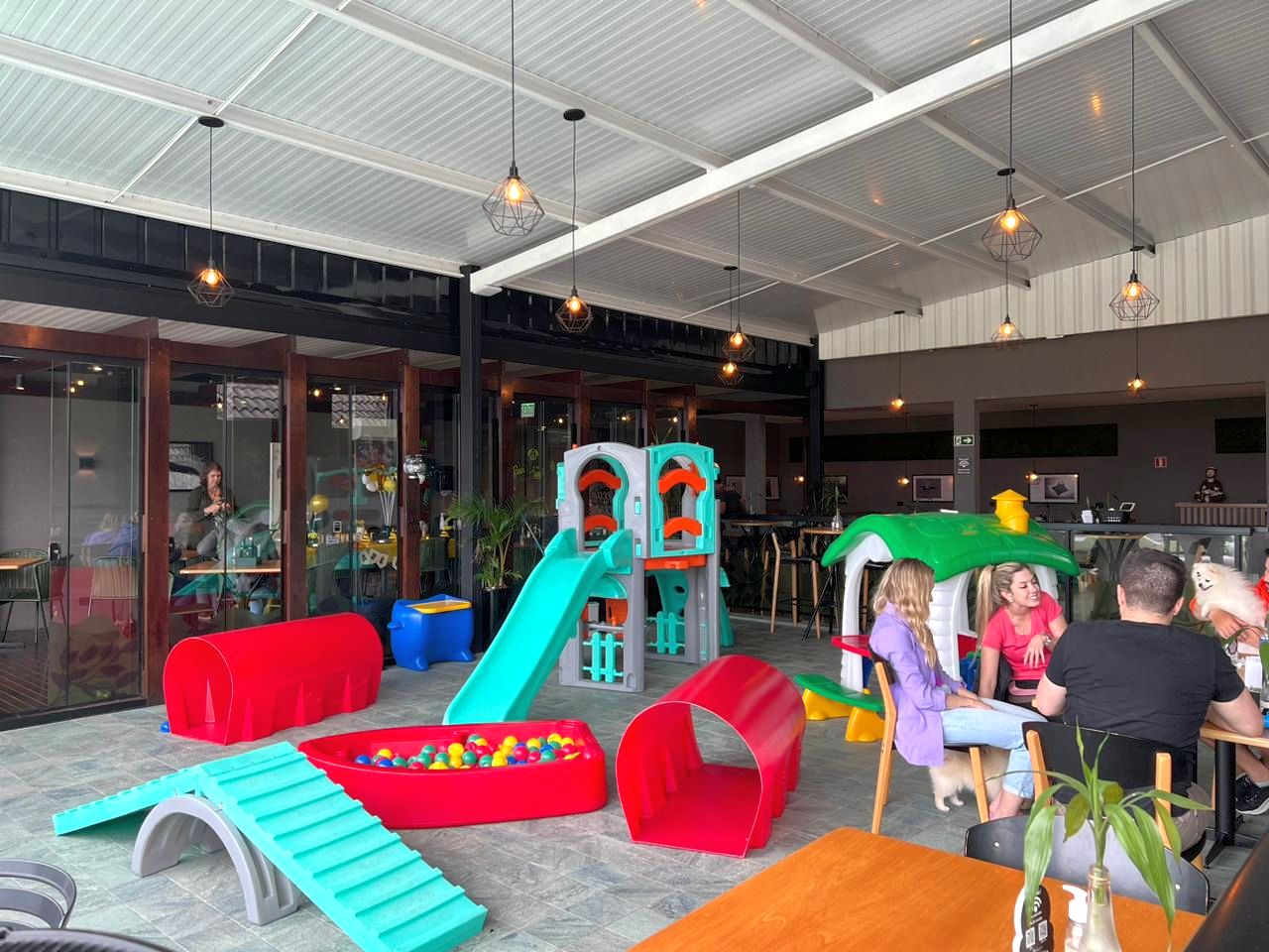 Curitiba oferece restaurante para você e seu cachorro: Conheça o Recanto Restô Bar