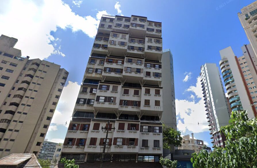 Arquitetura incomum do Edifício Casario em Curitiba viraliza nas redes sociais - XV Curitiba