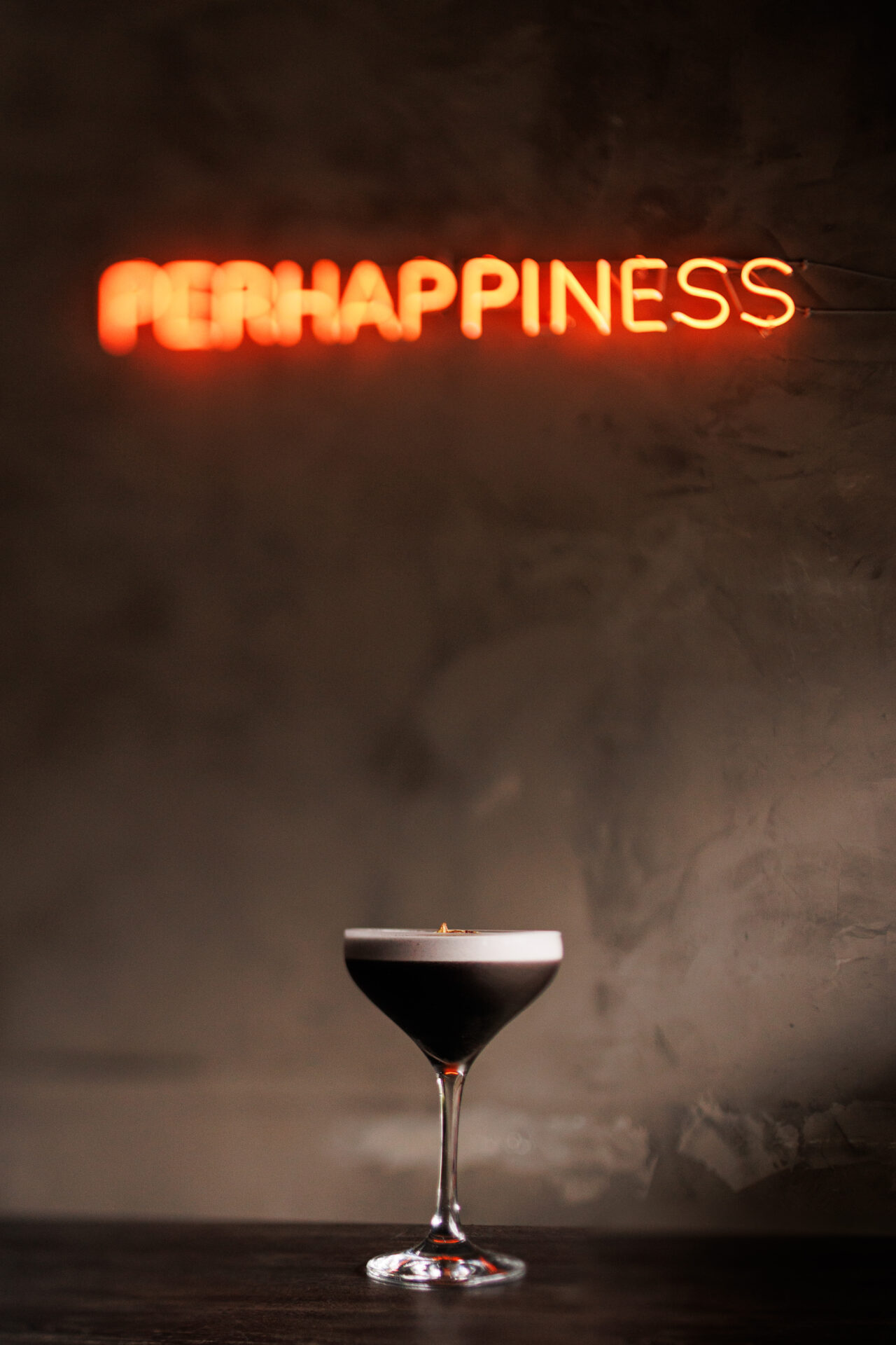 Bar inspirado em Paulo Leminski traz drinks em homenagem ao poeta curitibano