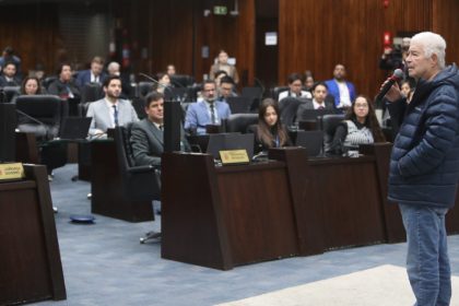 Assembleia Legislativa do Paraná | ALEP | Notícias > Comunicação PU 2025: ex-governadores Cida Borghetti e Roberto Requião compartilham experiências no Parlamento Universitário