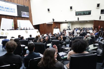 Assembleia Legislativa do Paraná | ALEP | Notícias > Comunicação PU 2025: 6ª edição do Parlamento Universitário supera expectativas dos organizadores