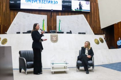 Assembleia Legislativa do Paraná | ALEP | Notícias > Deputada Maria Victoria (PP) firma compromisso de analisar os 126 projetos de lei apresentados pelo Parlamento Universitário