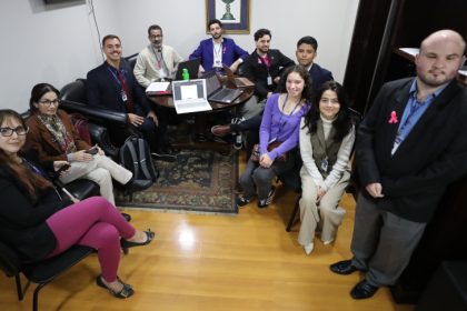 Assembleia Legislativa do Paraná | ALEP | Notícias > Comunicação PU 2025: parlamentares universitários analisam mais de 100 projetos nas reuniões das comissões temáticas