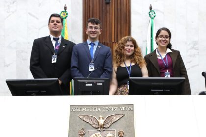 Assembleia Legislativa do Paraná | ALEP | Notícias > Comunicação PU 2025: deputados universitários se preparam para as votações em Plenário