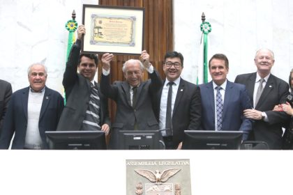 Assembleia Legislativa do Paraná | ALEP | Notícias > Assembleia Legislativa homenageia os 135 anos de história da Associação Comercial do Paraná