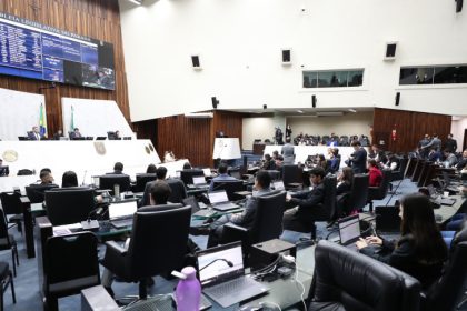 Assembleia Legislativa do Paraná | ALEP | Notícias > Comunicação PU 2025: Deputados universitários aprovam medida para monitorar ocupações em áreas de risco