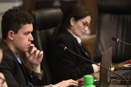 Assembleia Legislativa do Paraná | ALEP | Notícias > Participantes do Parlamento Universitário compartilham primeiras impressões da simulação e se preparam para as sessões plenárias