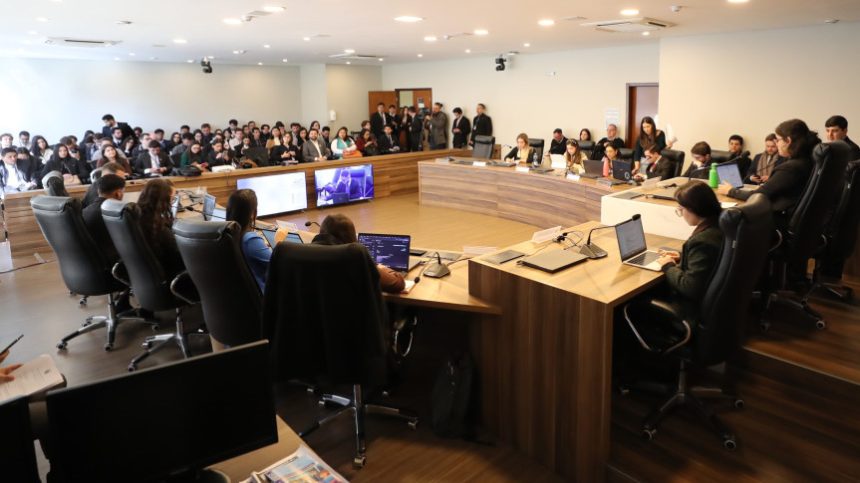 Assembleia Legislativa do Paraná | ALEP | Notícias > Deputados universitários aprofundam conhecimentos legislativos com debates, audiência pública e palestra técnica