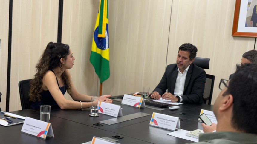 Assembleia Legislativa do Paraná | ALEP | Notícias > Em Brasília, deputada Ana Júlia (PT) debate relatório sobre a saúde mental dos professores da rede pública estadual