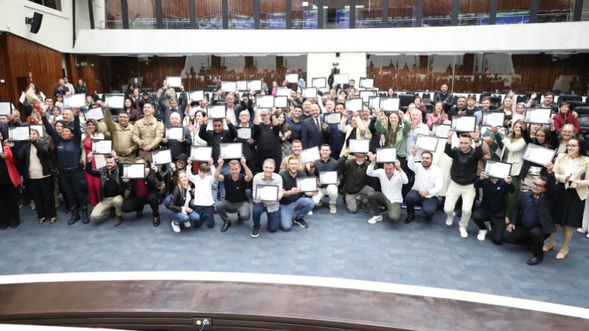 Assembleia Legislativa do Paraná | ALEP | Notícias > Mandirituba celebra 65 anos com homenagem na Assembleia Legislativa
