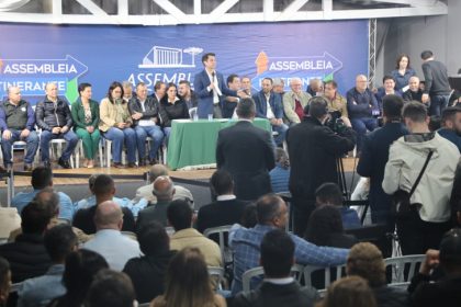 Assembleia Legislativa do Paraná | ALEP | Notícias > Na estreia em Goioerê, Assembleia Itinerante homenageia personalidades e recebe mais de 50 reivindicações