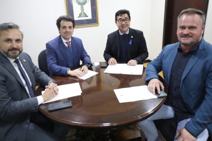 Assembleia Legislativa do Paraná | ALEP | Notícias > Três projetos que tratam de descarbonização e resíduos sólidos avançam na Comissão de Indústria e Comércio