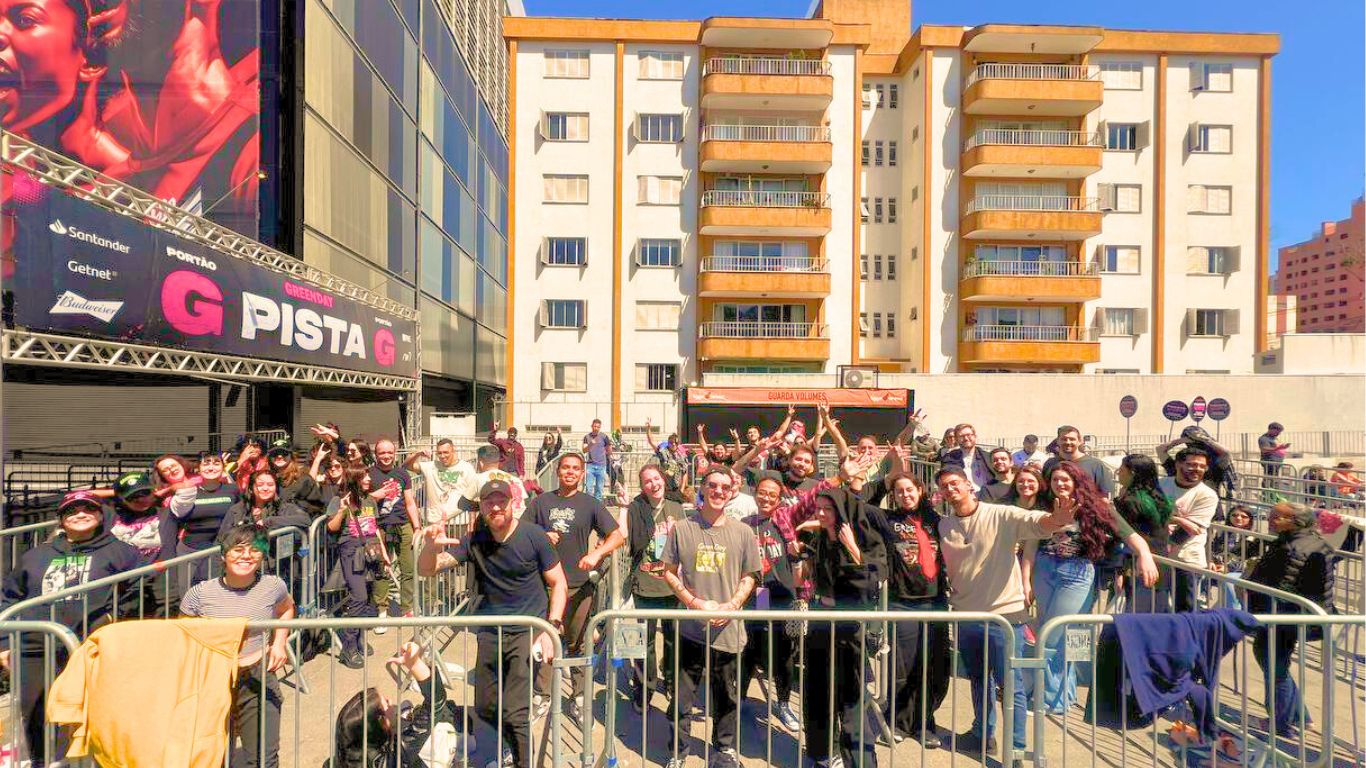 Green Day se apresenta nesta sexta-feira em Curitiba e reúne fãs de várias regiões do Brasil