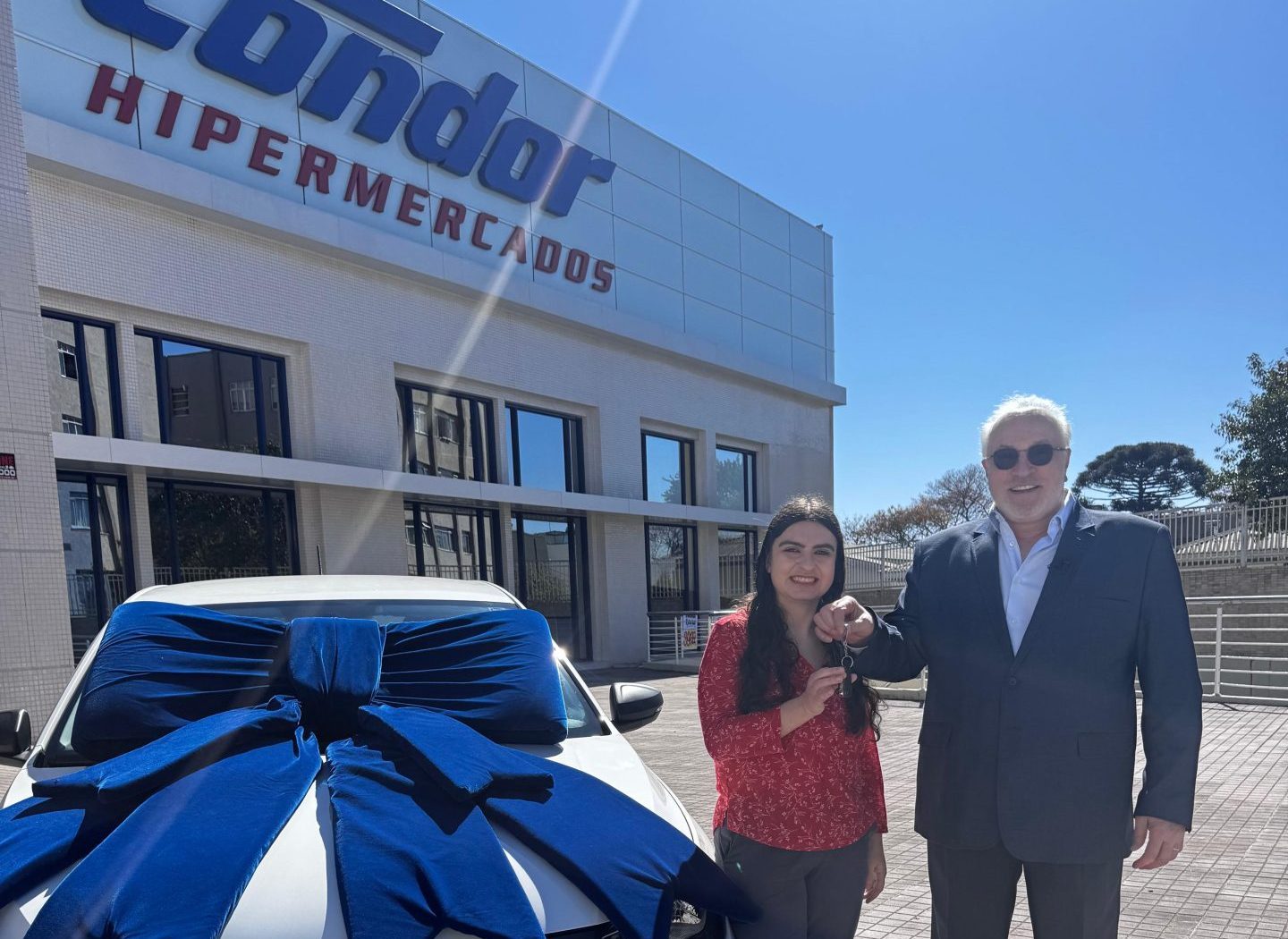 Professora de Santa Catarina vem lecionar em Curitiba por 5 meses e ganha carro em sorteio