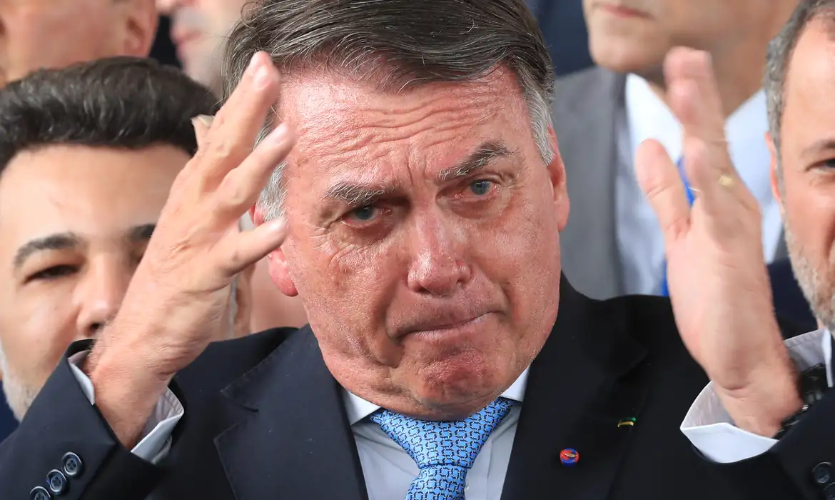 STF condena Bolsonaro a 27 anos e três meses de prisão